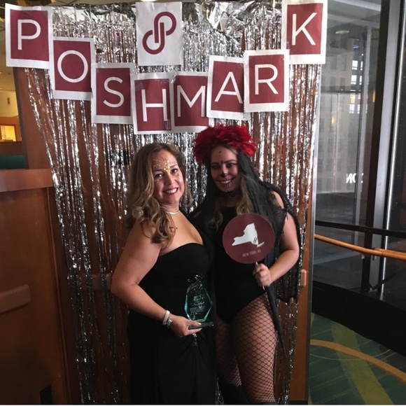 🇺🇸 Meet Your Posher! 🇺🇸 - Picture 4 of 9